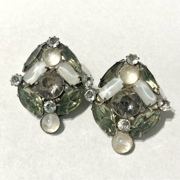 Vintage Art Glass White Green Gray Cluster Clip-on Earrings - Picture 1 of 9